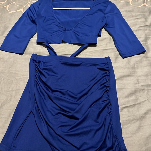 Women's V Neck Crop Top and Midi Skirt 2 Piece
Sexy set
UNUSED!!! - Picture 3 of 3